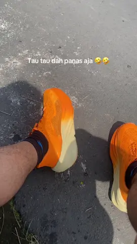 Komen yg samaan sepatunya 😎🫵🏻 #ortuseight #pelaripemula #bismillahfyp 