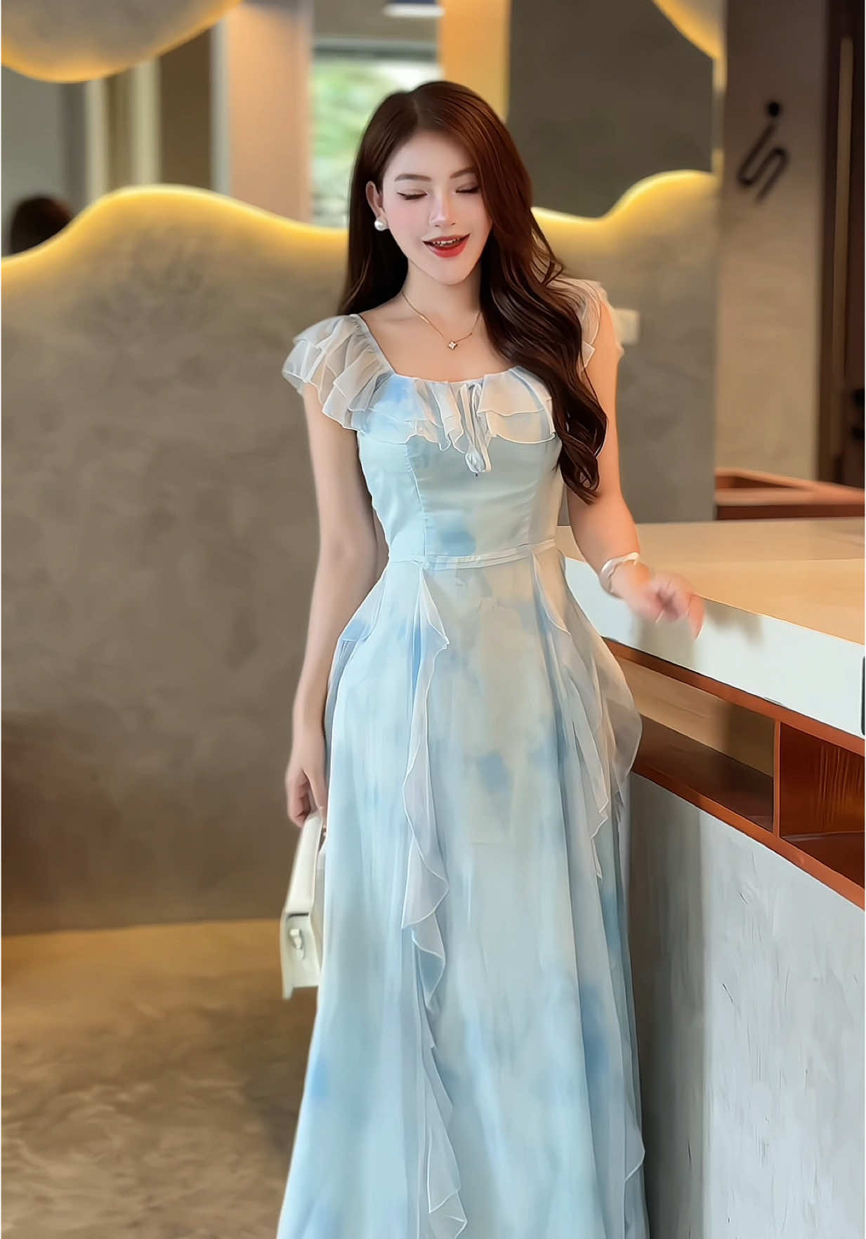 Dịu dàng như mây, nhẹ nhàng như e 🥰 #xuhuong #thoitrangnu #vaydep 