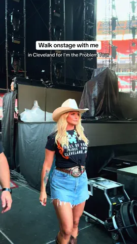 Tonight in Cleveland 🩵 #imtheproblemtour #mirandalambert #countrymusic 