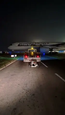#Towwing #singaporeairlines#Jasaero #A350-900 #cgkairport