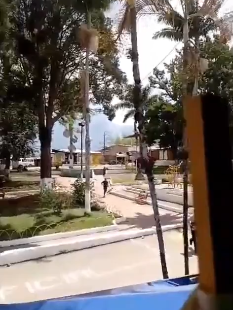 Dos agentes de la Policía adscritos a la Estación de Policía del municipio de Morales, en el Departamento del Cauca, fueron asesinados al mediodía del jueves, cuando se encontraban realizando un patrullaje de rutina por el sector comercial, en el casco urbano de la población. Según algunos testigos, los uniformados fueron sorprendidos por hombres armados, al parecer de las disidencias del frente Jaime Martínez; hasta el momento todo es materia de investigación. Las personas que atentaron contra los uniformados escaparon llevándose fusiles, munición, y elementos de dotación de los agentes.  El director de la Policía Nacional, General Carlos Fernando Triana confirmó y lamentó el asesinato de policías en pleno casco urbano de Morales, Cauca. “Condenamos y rechazamos con la mayor contundencia el atentado criminal perpetrado contra la Estación de Policía de Morales, Cauca”. Los patrulleros asesinados fueron identificados como, Sergio Andrés Trujillo Garrido y Jordán Isaac Rosado Salles, pertenecían al Escuadrón Móvil de Carabineros.