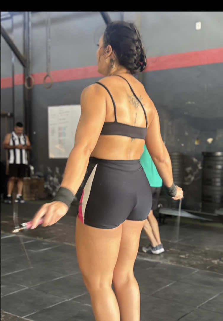 Conjunto fitness, top e calça por menos de R$50. #conjuntofitness #Fitness #modafitness #roupadeacademia #tiktokshop 