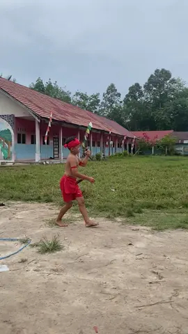 latihan sebelum naik atas pangung,,acil video adek yg ikut lomba disekolah sd n 1 tabak kanilan tempat acil jualan🙏🏻 #fypシ #17agustus #viralvideo #Vlog 