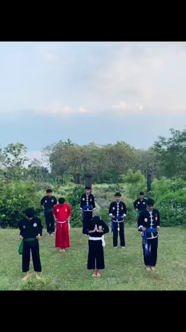 disawang lak ayem to💚💙🤍❤️#ikspikerasakti_indonesia #pshtpusatmadiun #pagarnusaindonesia #pagarnusa86💚🔱 #fyppppppppppppppppppppppp 