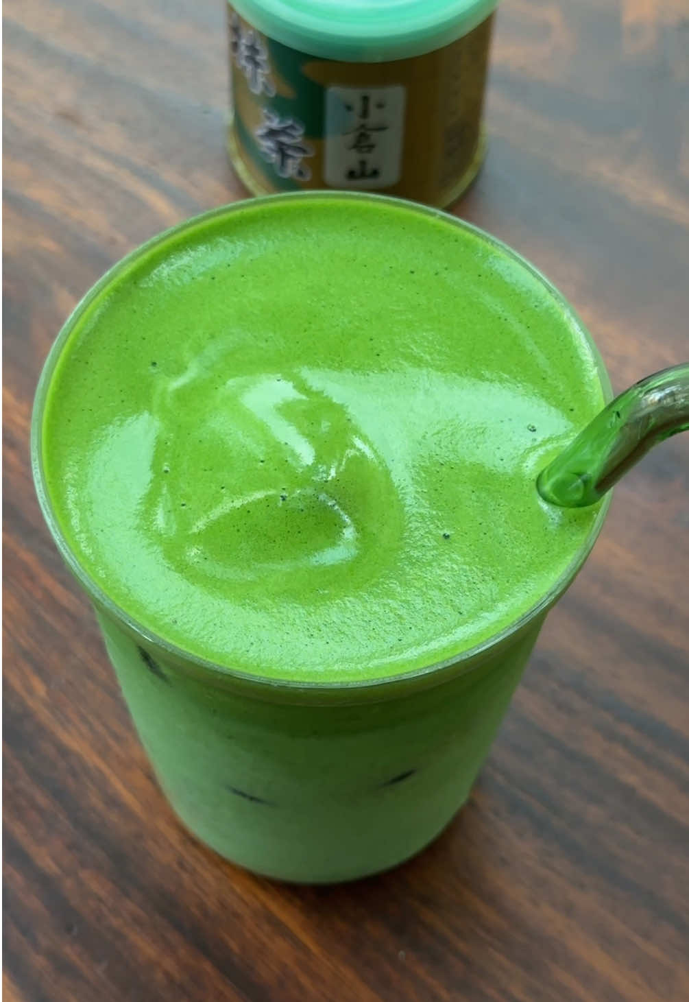 slow saturdays = having your precious time to make your precious matcha 🙇🏻‍♀️🍵  said good bye to yamamasa koyamaen ogurayama since i want to open new tins from my stash 🍃 i know this yk offering is loved by many, but it’s a personal preference that i like samidori and shikibu no mukashi more. i find those two having more natural sweetness and umami, since i prefer not using sweetener to my lattes 🥛 #matcha #ogurayama #matchalatte #matchapowder #fyp 