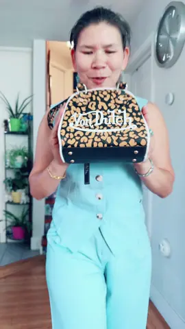 Don’t miss this limited time offer on this Von Dutch 'Safari Collection' Bowling Bags MultipleStyles  #VonDutchSafariCollection #tiktokshopcreatorpicks  #LIVEIncentiveProgram #LIVEStory #PaidPartnership  