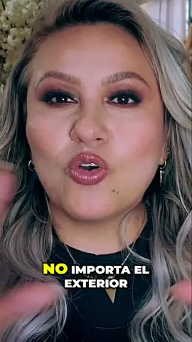 ¿Te ves al espejo y no te gusta lo que ves? 😱 ¡Dale un cambisito! ✨ Nunca es tarde para brillar. ¡Brillemos juntas! Dale like y comparte.💖 #autoestima #belleza #transformacion #mujeres #quintoPiso #tutoriales