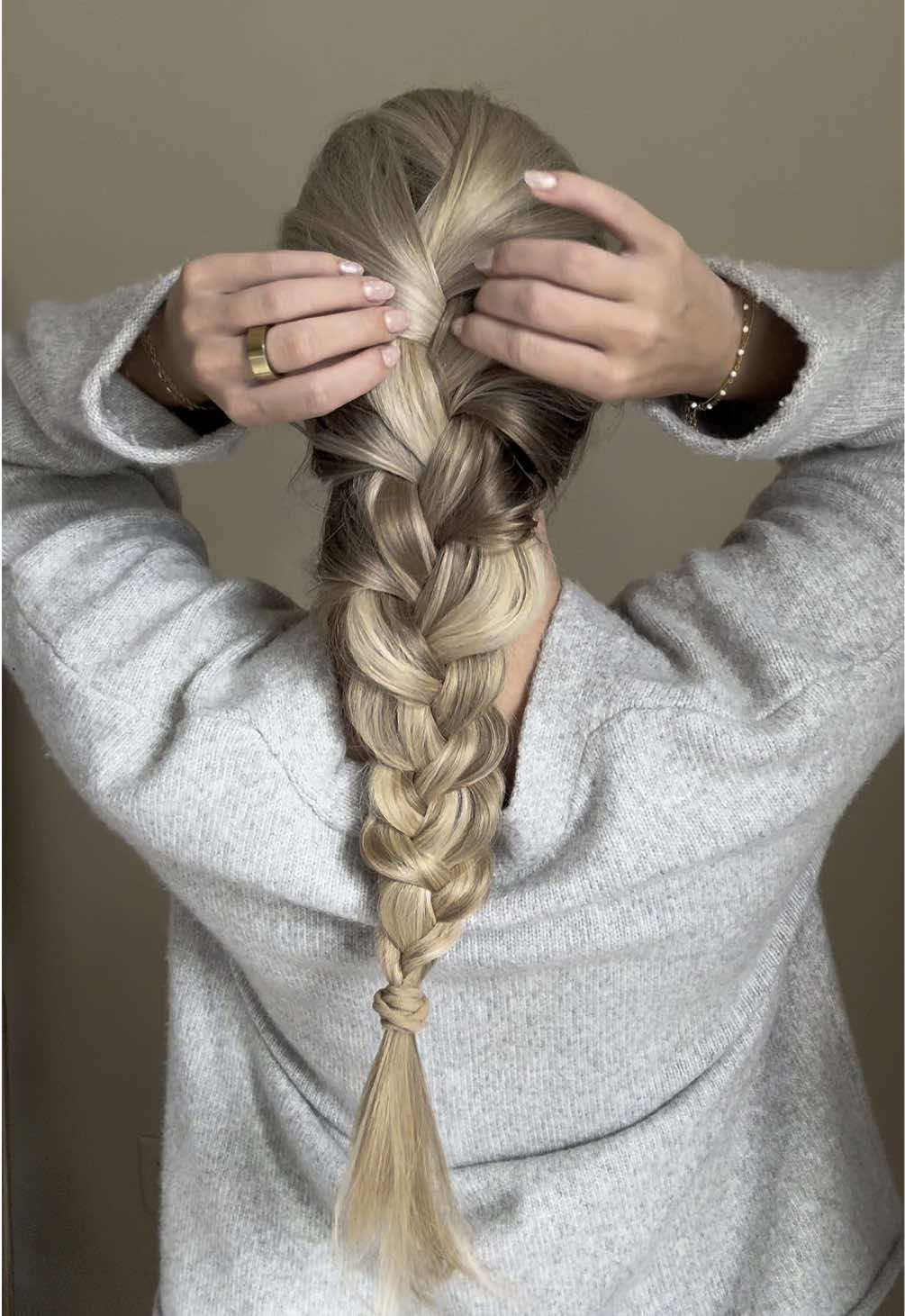 How to create a thick chunky French braid #braids #frenchbraids #frenchbraidtutorial #frenchbraidingmyhair #longhair 