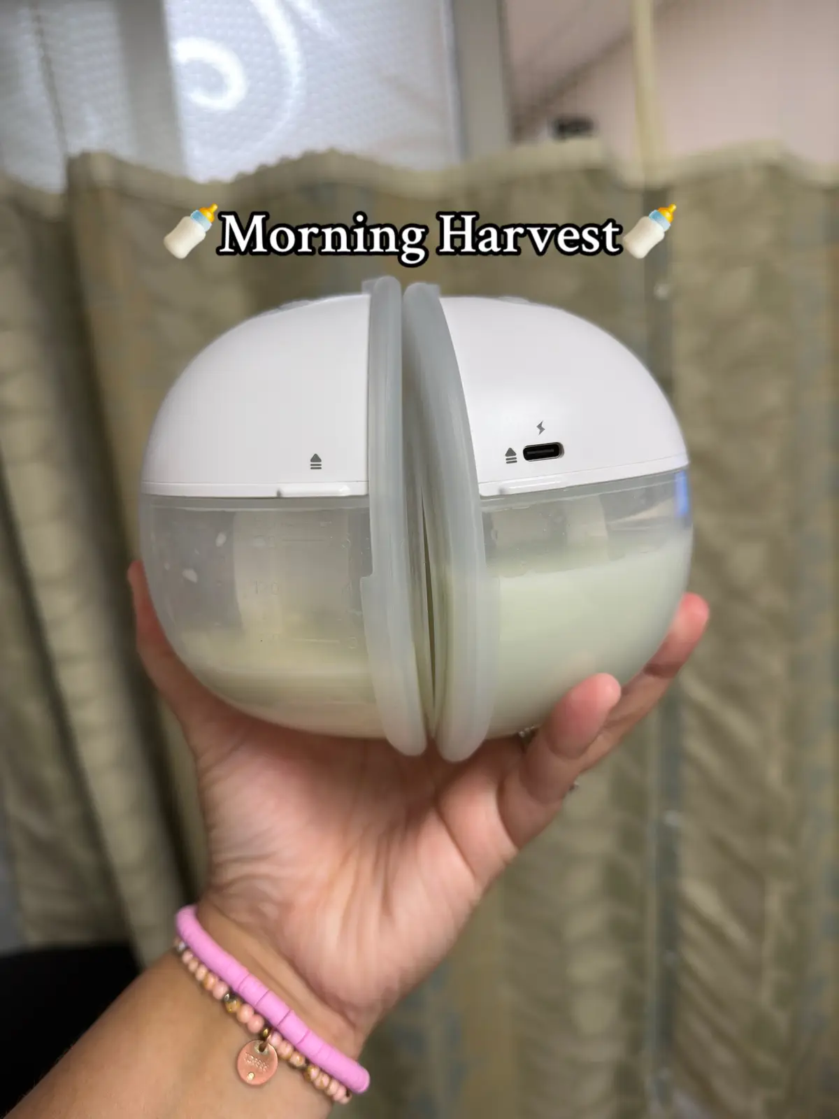 It FRIYAY!! Thank goodness it’s about to be the weekend! Hope everyone had a great day and enjoys their weekend!! #fyp #pumpingmom #morningpump #workingmom #momcozy