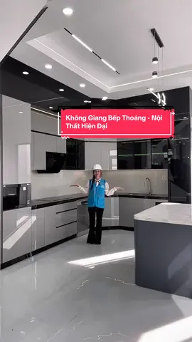 Bếp chữ L hiện đại, tông xám – đen sang trọng , tích hợp thiết bị thông minh và ánh sáng tự nhiên     #AnLộcPhát #liênhệtưvấnxâynhà_0888451845  #FullNộiThất  #AnLộcPhát 
