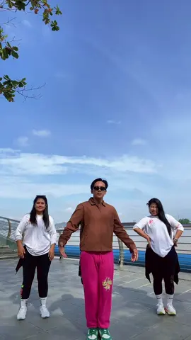 Sungai Mahakam samarinda🤩  Sambil liat- liat batu bara💃🏻  #sungaimahakam #samarinda #dance #hits #videoviral 