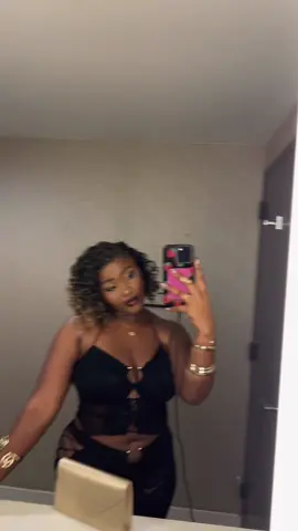 Real salone girl kono musu  #nightout #triovacation #datenight #chi #outside 