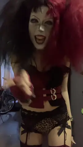 fake body its a cosplay costume  #harleyquinn #dccomics #cosplay #harleyquinncosplay 