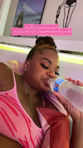 This can’t be life 🥴 #pregnancymoments #pregnantlife #preggo #pregnant🤰 #secondtrimester 