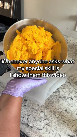 Sometimes even I forget it's wrapped and go for it full force 😭 #plasticwrap #baking #rollablebuttercream #cookies #clean 