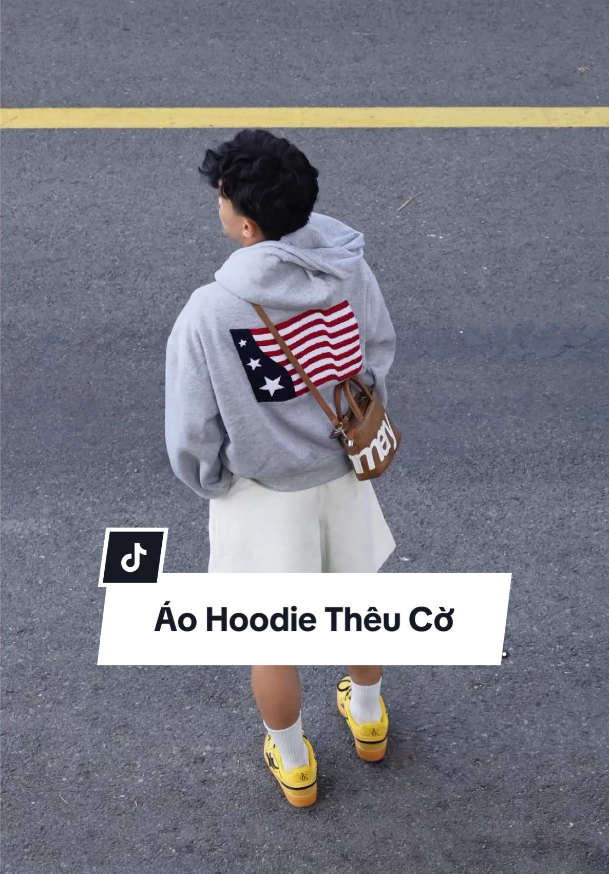 Thề mãi mới tìm được con áo hoodie có hình thêu to đẹp như này. Vải dày dặn đứng form. Nam nữ mặc được hết nha #ao #aohoodie #hoodie 