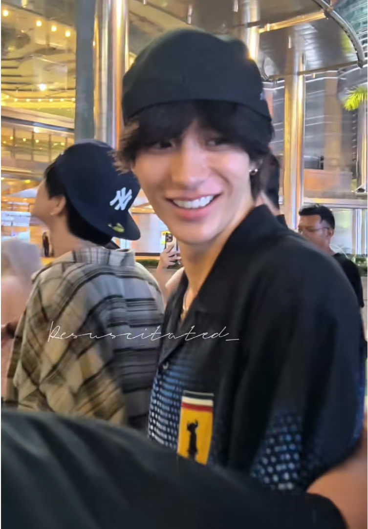 Fan gọi tên mà Chanyoung quay lại cười thế này là chỉ có xỉu luôn đấy 🫠😭🥰 #anton #riize #happytime #smile #RIIZINGLOUDinKualaLumpur🧡🇲🇾 