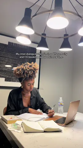 I’m about to show you how I stay booked and busy #LolaChél #modeling #model #modeltiktok #travel 