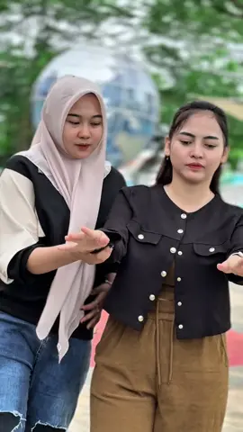 Ternyata cuma pura pura