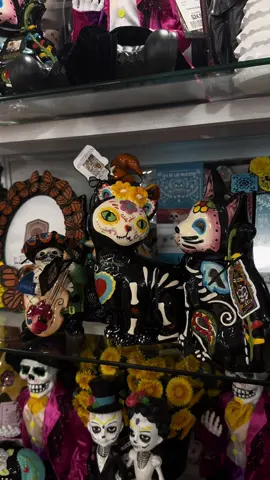 Everything is so beautiful 🧡✨ #decor #dayofthedead #diadelosmuertos #october #homegoods 