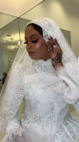I put a half turban on the bride because she wanted it to be a bit high, and I designed it to match her dress. She was a lovely and cheerful bride, and I also did an alteration on the dress. Everything turned out beautiful✨🤍