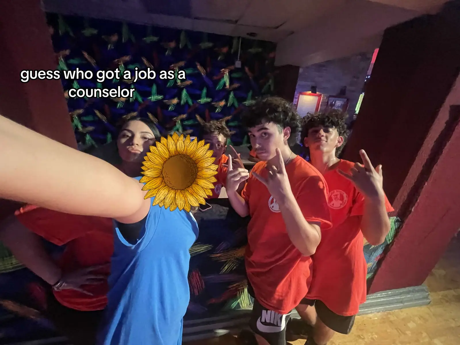doesn’t count but I got the job somewhere and quit before working it 😭 @smoothieking @Islandfinpokeco @Sports Grill @Plato’s Closet #ups #smoothieking #islandfinpoke #sportsgrill #menchies 