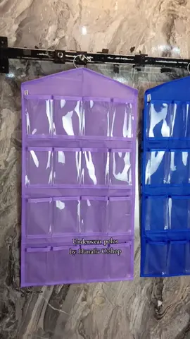 Ada tempat penyimpanan barang nih atau penyimpanan lain nya cocok loh HP pun muat...  langsung aja cek keranjang banyak variasi warna bisa menyesuaikan sesuai kebutuhan kita 🤪😍 #fyp #fypage #rak #underwear #rakgantung 