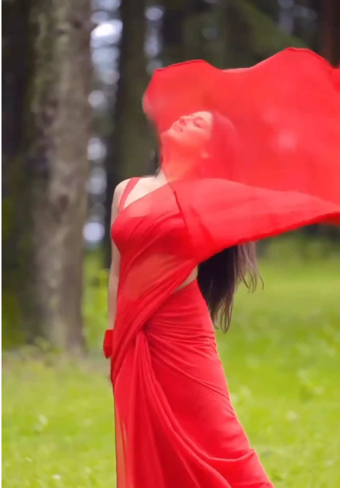 Isha in Red Saree 😍 . #ishamalviya #instantbollywood Idk Janhvi “if it’s normal to be this obsessed with your own song 🙃🙃🙃🙃 “