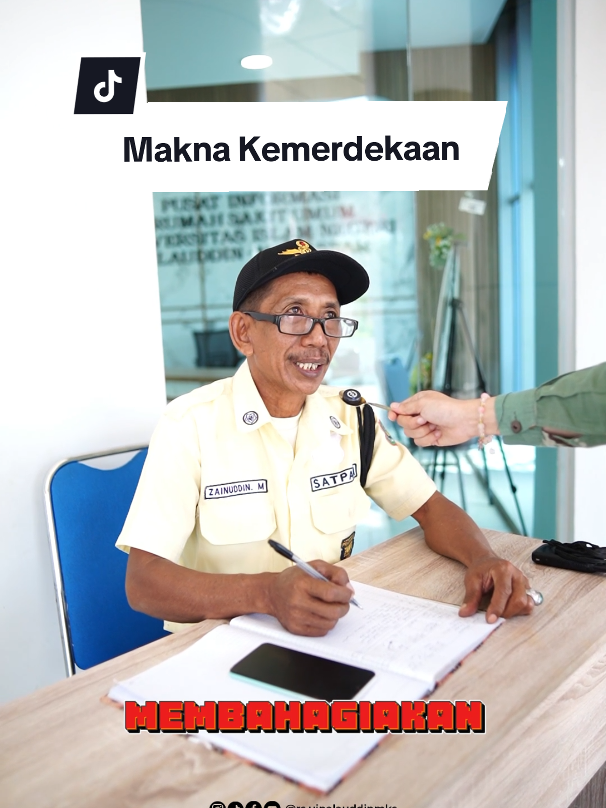 🇮🇩 “Kalau ditanya arti kemerdekaan, ada yang jawab: ➡️ Bisa liburan tanpa mikirin kerjaan 😅 ➡️ Bisa nyimpan gaji lebih dari seminggu 😭 Kalau versi kamu, merdeka itu apa? 👇” #rsuinalauddinmks #kemerdekaan #kemerdekaanindonesia🇮🇩 