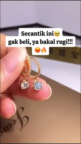 Diliat boleh, di co apalagi xixixi boleh banget🤭 #anting #antingtitanium #antingemas #earrings #antingwanita #fyp 