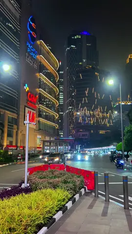 Vibes SCBD Malam Videonya boleh kalian ambilin, edit sendiri ya, ga usah di folow, gausah izin udah di izinin.  #jakarta #foryou #scbd #citylights #fyp 