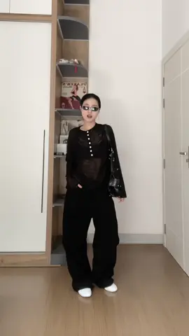 thích kín kín hở hở dị đó mà mang hoài k chán 