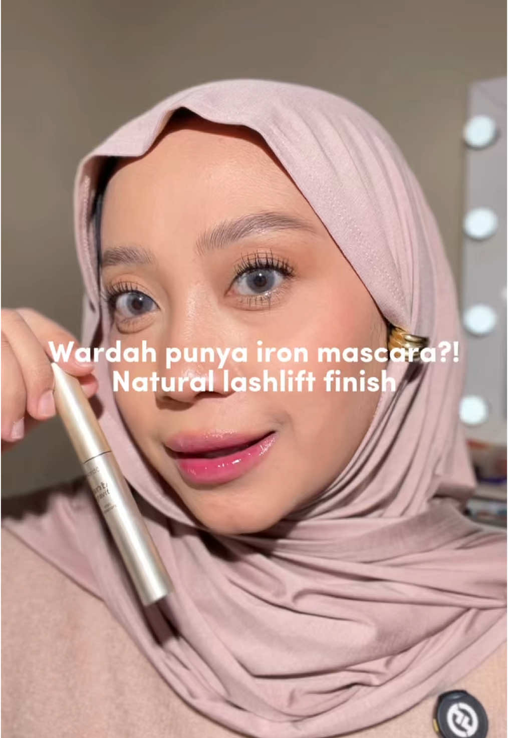 Wardah punya iron mascara yang bikin hasilnya natural kaya lashlift