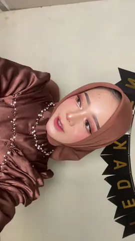 ga perlu diwink dah cakep lah ya, lightingnya mantep. btw makeupnya by ig:yasminmakeup_22🤎 #bridesmaids#bridesmaid#makeupmua#makeup#fyp 