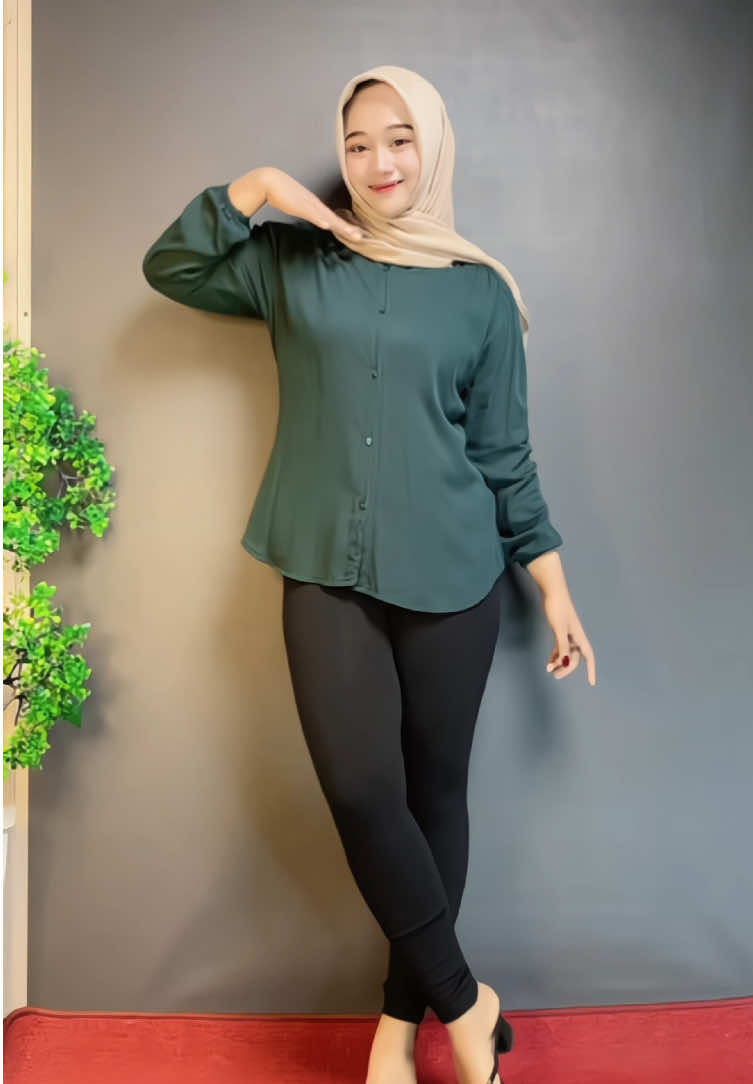 wajib punya nih bestie warna ijo botolnya secakep itu loh beb🫶🏻 #rekomendasioutfit #kemejarayon #kemejawanita #fyp #fyppppppppppppppppppppppp 