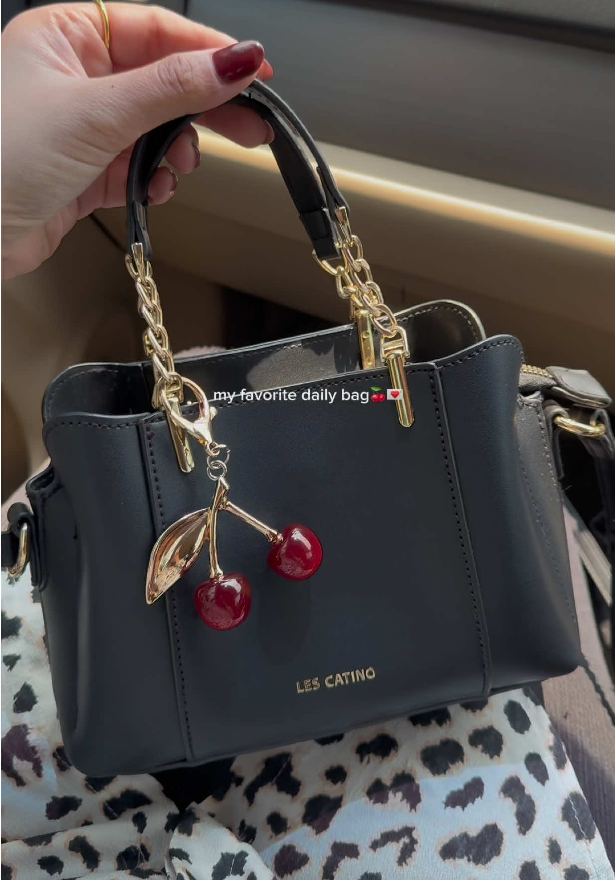 Ga pernah skip sama yg ini cakepp bgtt 🍒🖤💌 @Les Catino #lescatino #lescatinobag #spanisaminisatchel #slingbag #taswanita 