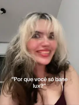Se ela não coringa com 1 ult a cada 10 segundos, te curinga com os emote e digitando Jogadores de lux tem um talento #fyp #lux #lol 