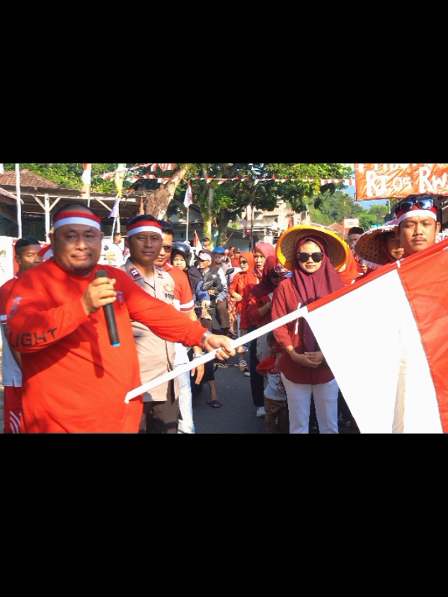 alhamdulillah semangatnya warga pagadungan kegiatan menyambut Dirgahayu RI ke 80 pokoknya menyala...  #poldabanten🥰  #polrespandeglang  #binmaspandeglang  #wargapagadungan  #polisitani 