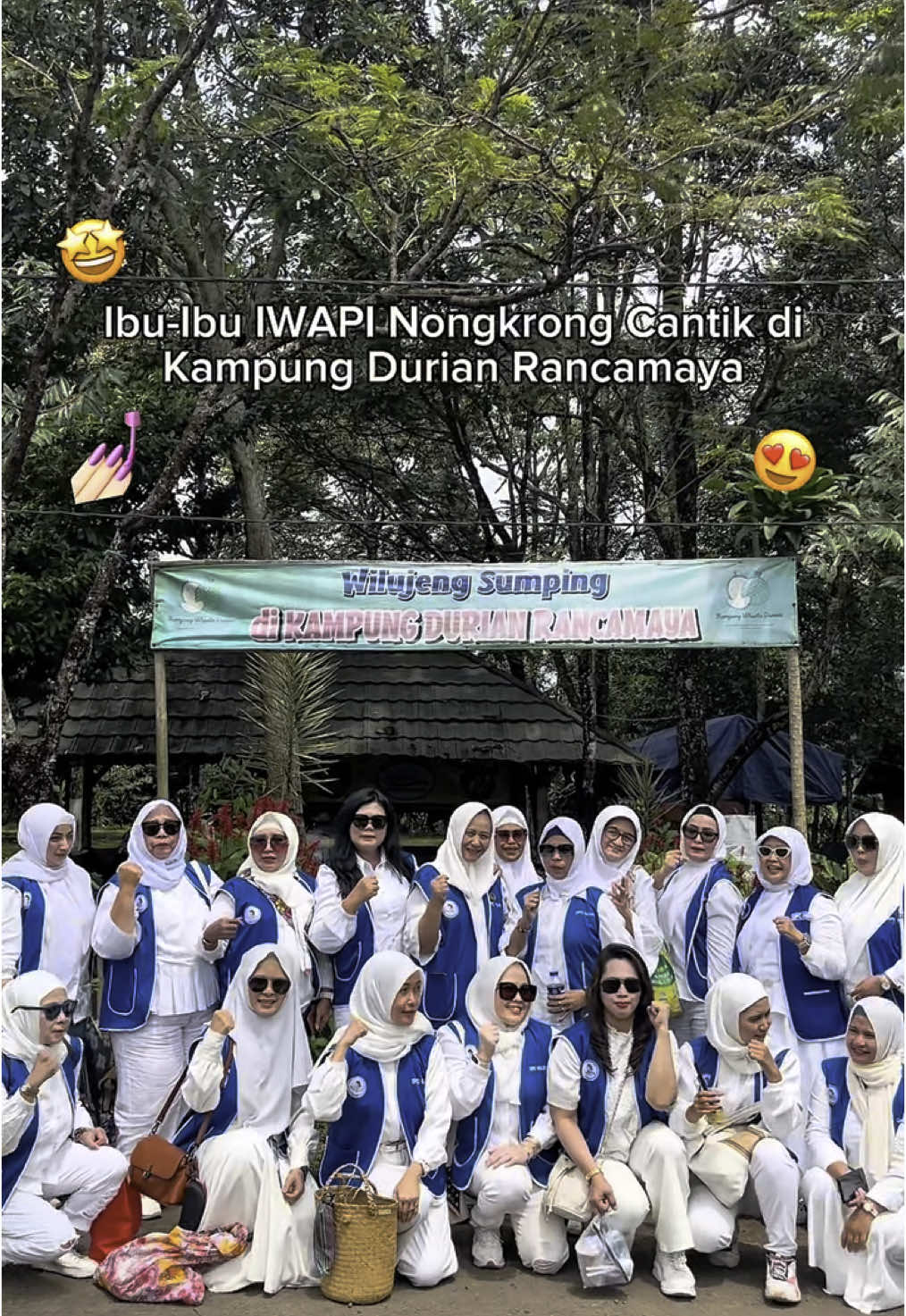 Ibu ibu IWAPI nongkrong cantik di Kampung Durian Rancamaya 𝐎𝐫𝐝𝐞𝐫 𝐝𝐮𝐫𝐢𝐚𝐧 𝐝𝐚𝐧 𝐛𝐢𝐛𝐢𝐭 𝐮𝐧𝐠𝐠𝐮𝐥 ☎️ 081911047144 📍 Kampung Durian Rancamaya 𝐌𝐞𝐧𝐞𝐫𝐢𝐦𝐚 𝐨𝐫𝐝𝐞𝐫 𝐝𝐞𝐥𝐢𝐯𝐞𝐫/𝐡𝐨𝐦𝐞𝐬𝐞𝐫𝐯𝐢𝐜𝐞 :𝐮𝐧𝐭𝐮𝐤 𝐠𝐚𝐭𝐡𝐞𝐫𝐢𝐧𝐠, 𝐩𝐞𝐬𝐭𝐚, 𝐦𝐞𝐞𝐭𝐢𝐧𝐠 #kampungdurianrancamaya #kampungdurian #buahdurian #durian#musangking #durianmatahari #durianrancamaya #durianmusangking  #duriandurihitam #durianbawor #durianlovers #durianviral #petanidurian #rancamaya #bogorhits #bogor #fypシ #fypage #hangout #gathering 
