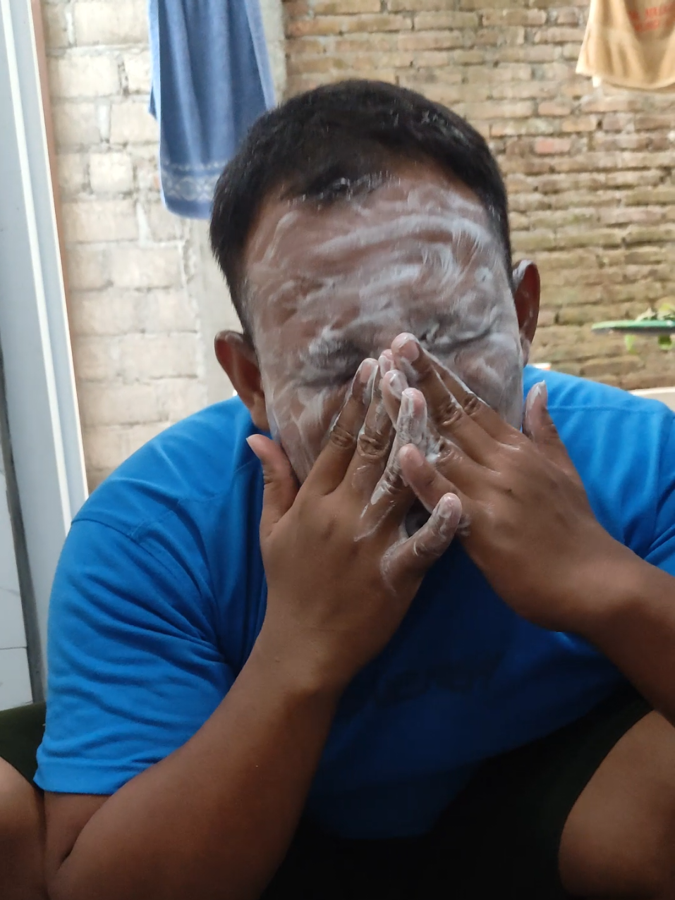 cobain face wash yang viral banget . gak sampai 40rb udah 5 in 1 .