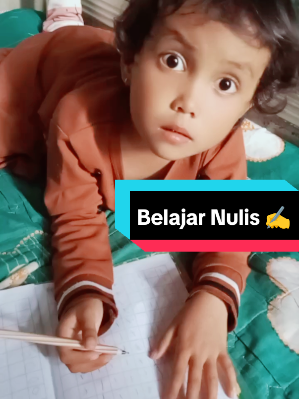 Masya Allah Tabarakallah 🤍✨ Siap sekolah tahun depan mbak Khairunnisa 🥰 #fypシ゚viral🖤tiktok #belajarnulis #siapsekolah  #nisa4years4month 