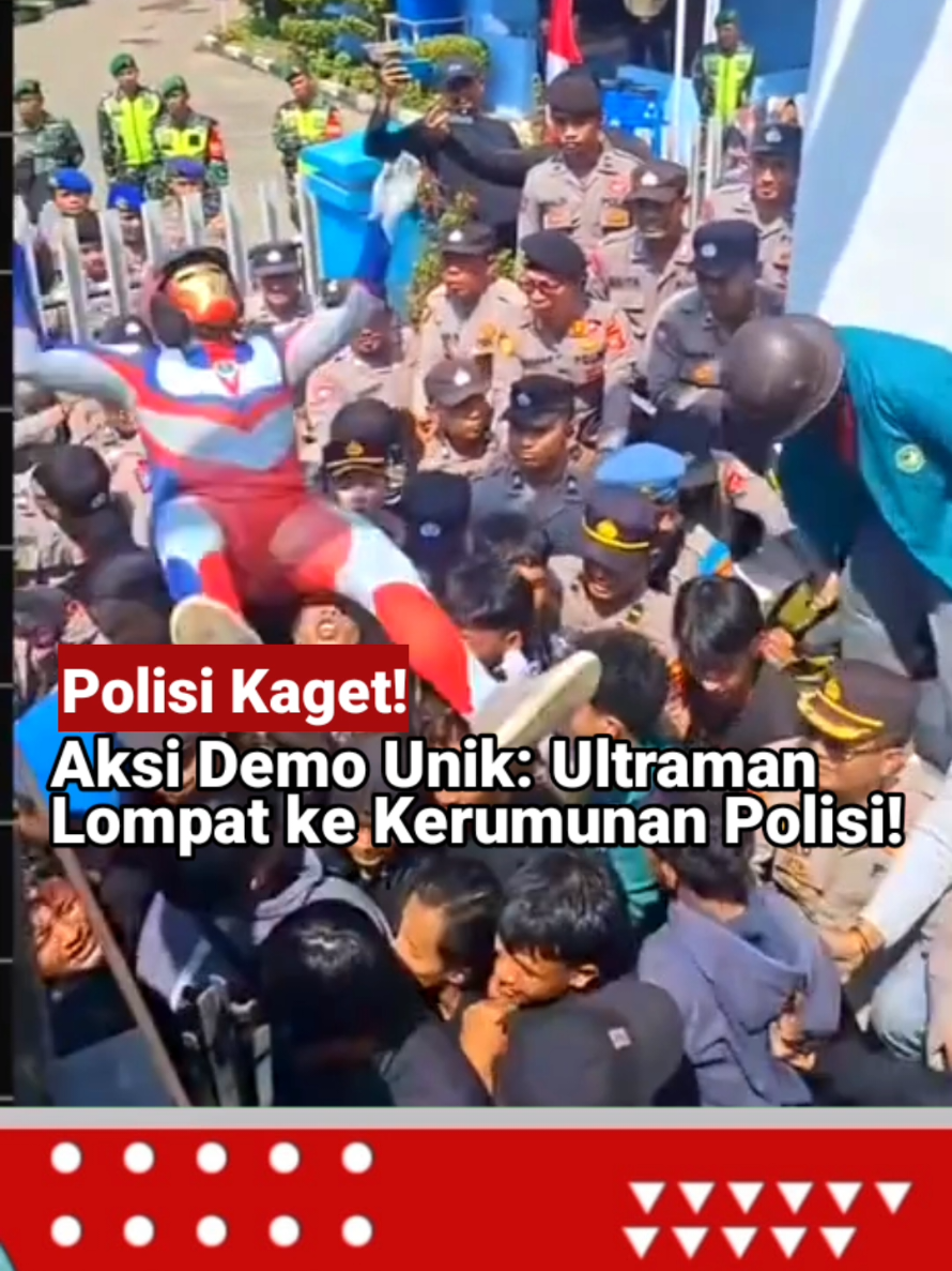 Kamis (14/8/2025), demo PDAM Indramayu nggak cuma panas… tapi juga super hero mode!  Tapi yang bikin heboh? Tiba-tiba Ultraman  lompat ke tengah kerumunan polisi!  Menurut peserta, kostum itu sindiran lucu: “Monster pelayanan PDAM harus ditangani hero!”  Demo tetap berlangsung damai, tapi momen super hero freestyle ini jelas bikin netizen ketawa ngakak! #Demo #PDAM  #Indramayu #AksiUnik #HeroMode