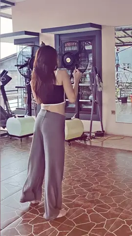 anak ayah mah body nya bagus 🔥❤️🫶🏻#fansboyayutinting #ayutingting @Ayu Ting Ting 