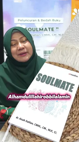 ❤️ Buku SOULMATE karya dr. Aisah Dahlan akan menemani kamu menumbuhkan kembali cinta yang mungkin mulai meredup... Di dalamnya, kamu akan temukan: 🌸 Cara memahami pasangan dengan lebih lembut 🌸 Rahasia komunikasi yang bikin hubungan makin hangat 🌸 Tips membangun cinta yang dewasa dan bertumbuh 🎁 PROMO SPESIAL LAUNCHING: Beli 1 Buku Cetak, GRATIS 2 Ebook! #fyp #rumahtangga #masyaallahtabarakkallah #aisahdahlan #buku 