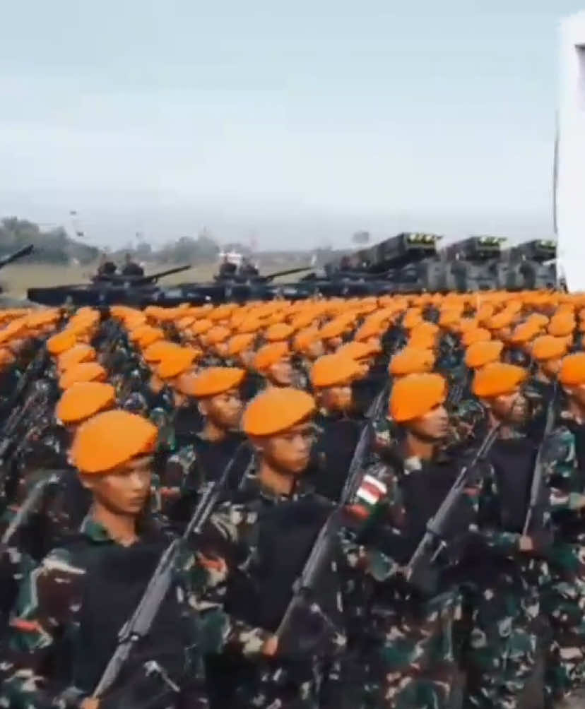 ✨ Kemeriahan Upacara Gelar Pasukan Operasional & Kehormatan Militer yang dipimpin langsung Presiden RI. 💂‍♂️ Ribuan prajurit TNI, alutsista modern, dan semangat menjaga NKRI. 🇮🇩 “Tidak ada bangsa merdeka tanpa tentara yang kuat.” 📌 Sekaligus momentum penting: Pelantikan Pangkopassus, Pangkodaeral, Pangkodau, dan Pangdam sebagai bagian dari penguatan kepemimpinan TNI. #TNI #fyp  #xybca #Pangkopassus #Pangkodaeral   