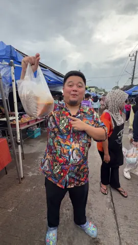 บังเอ พาเดิน ถนนคนเดินยิ่งอ ตลาดอาหารพื้นบ้าน มาลายู มีเฉพาะวันศุกร์ 15:00-20:00 น. (ตลาดเก่ายี่งอ นราธิวาส) #ยี่งอ #ถนนคนเดินยิ่งอ #นราธิวาส