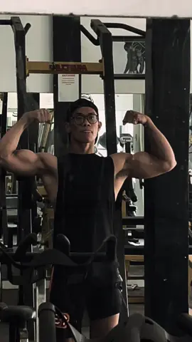 after 2 months off the gym for my thesis (yep smaller) #fy #physiquecheck #gym #skripsi