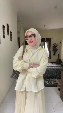 akhir2 ini outfitnya terkoneng-koneng 🫣😍 soalnya bikin cerahh ceria gitu ngga siii bawaannya 😍😆 #outfitideas #outfitinspo #fitcheck #ootdhijab 