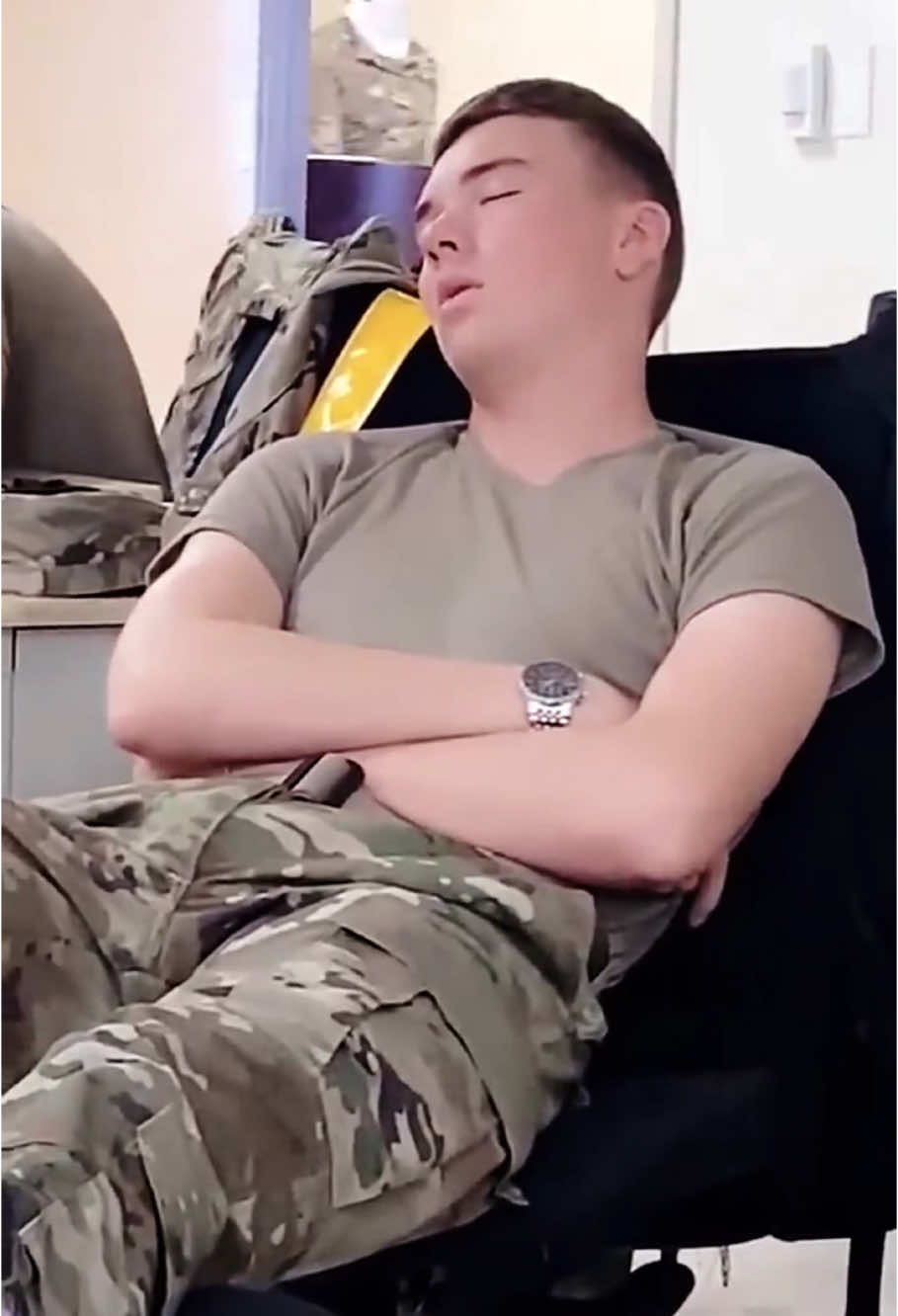 Wake up a soldier prank #funny #tiktok #funnyvideos #foryou #fyp #funnymoments #usa #funnytiktok #prank #funnyprank #fypシ゚viral #prankwars 