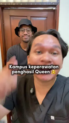 Yang no 3 itu dari kampus mana si kira”? Tulis dong tulis! In frame: @Dheo Thene 